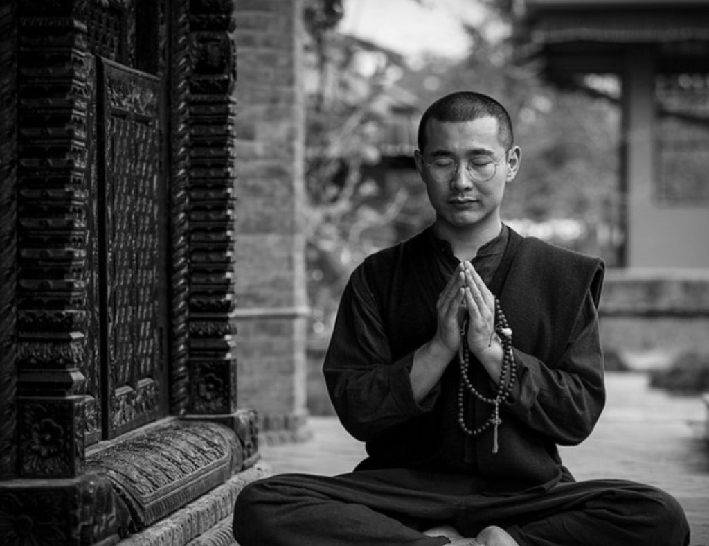 La meditación Vipassana, un viaje hacia el autoconocimiento y la liberación