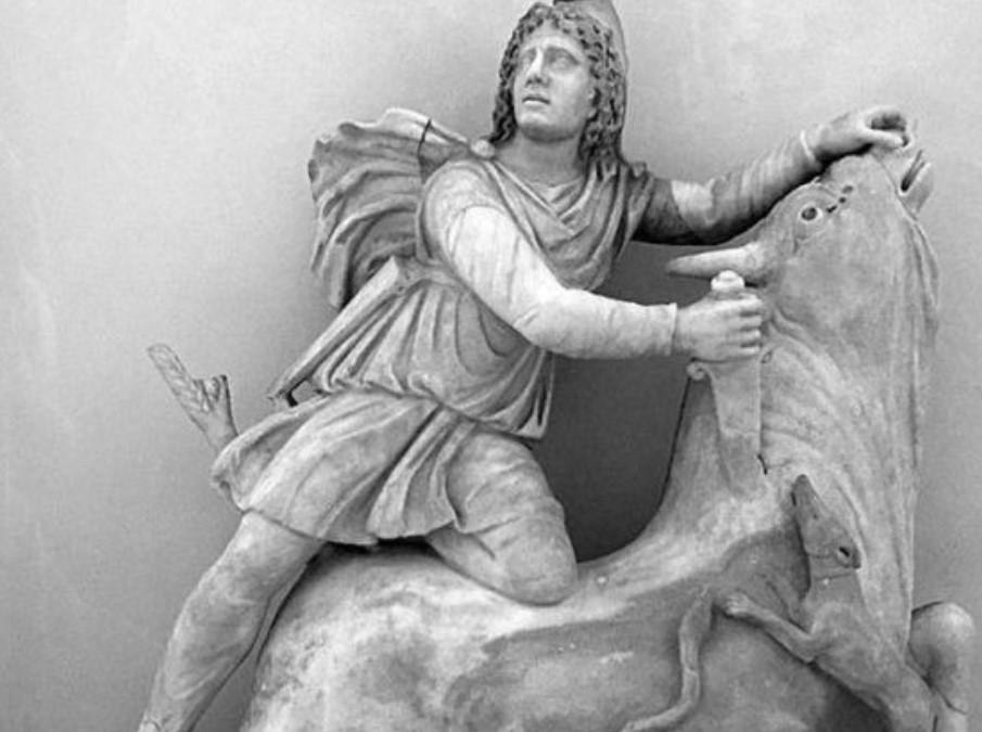 El culto de Mitra: Aión o la eternidad, la serpiente Urobos y el&nbsp;Tauroctonio