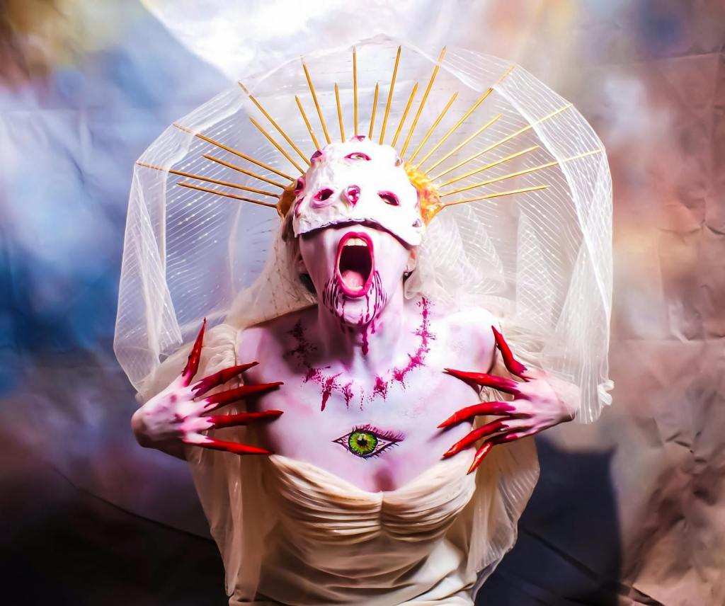 El Abrigo Invisible: Cuando la Escritura se viste de Sueños y estalla la Frontera de lo&nbsp;Posible