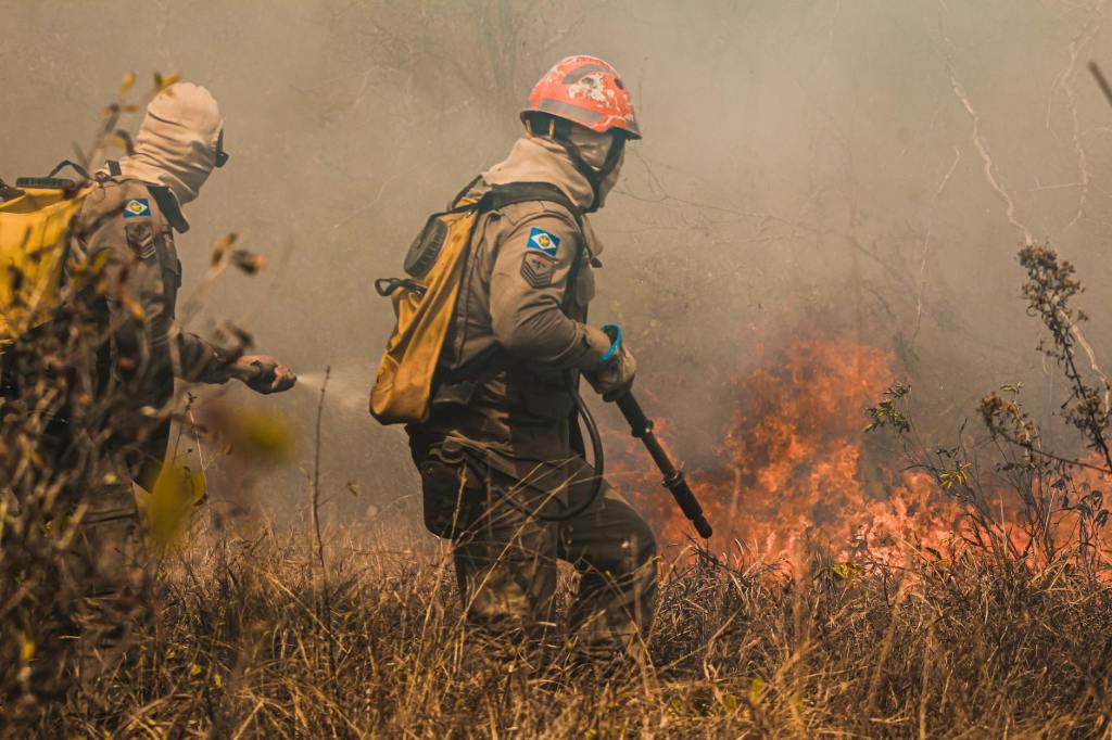 España en llamas: Como resistir al Dragón cambiando la postal interior y escuchando a quienes ya viven la&nbsp;adaptación.